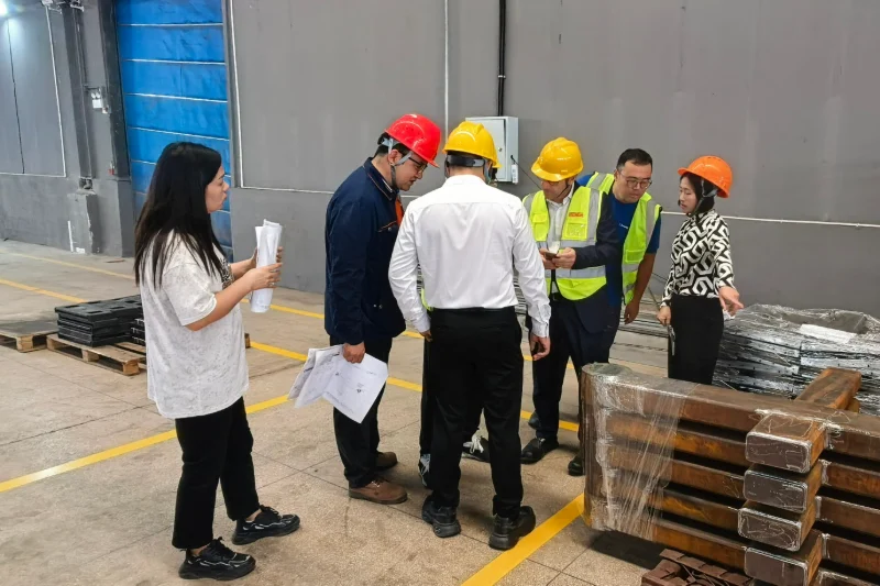 TESMEC 代表參觀荷華製造工廠,審查生產和環境管理 TESMEC 代表參觀荷華製造工廠,審查生產和環境管理